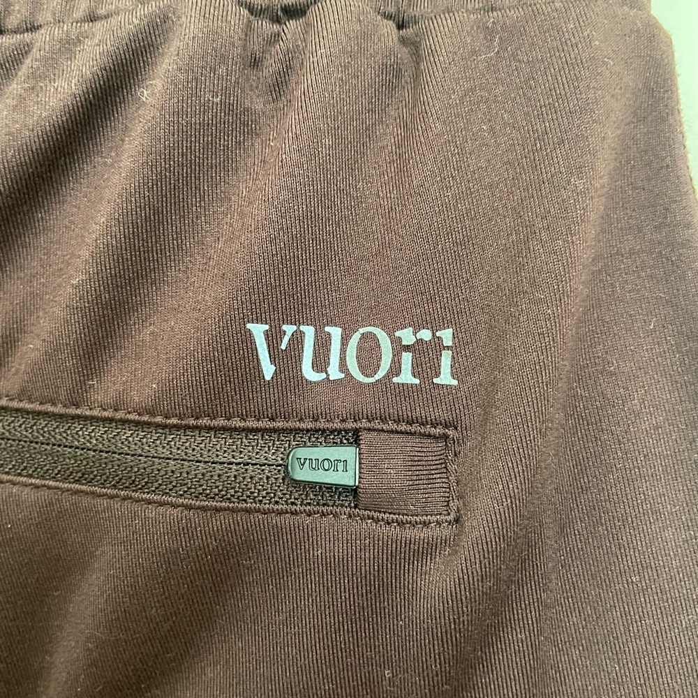 Vuori performance pant jogger plum purple color men’s size large - Picture 4 of 6